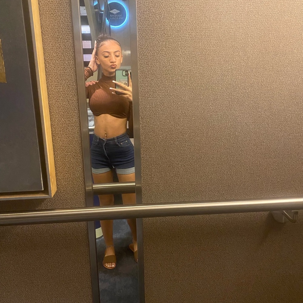 Meet your Posher, Skyla